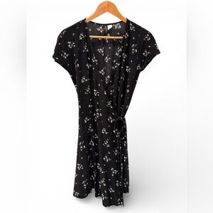 H&M Women’s Wrap-Front Dress Size 6 - Floral Print